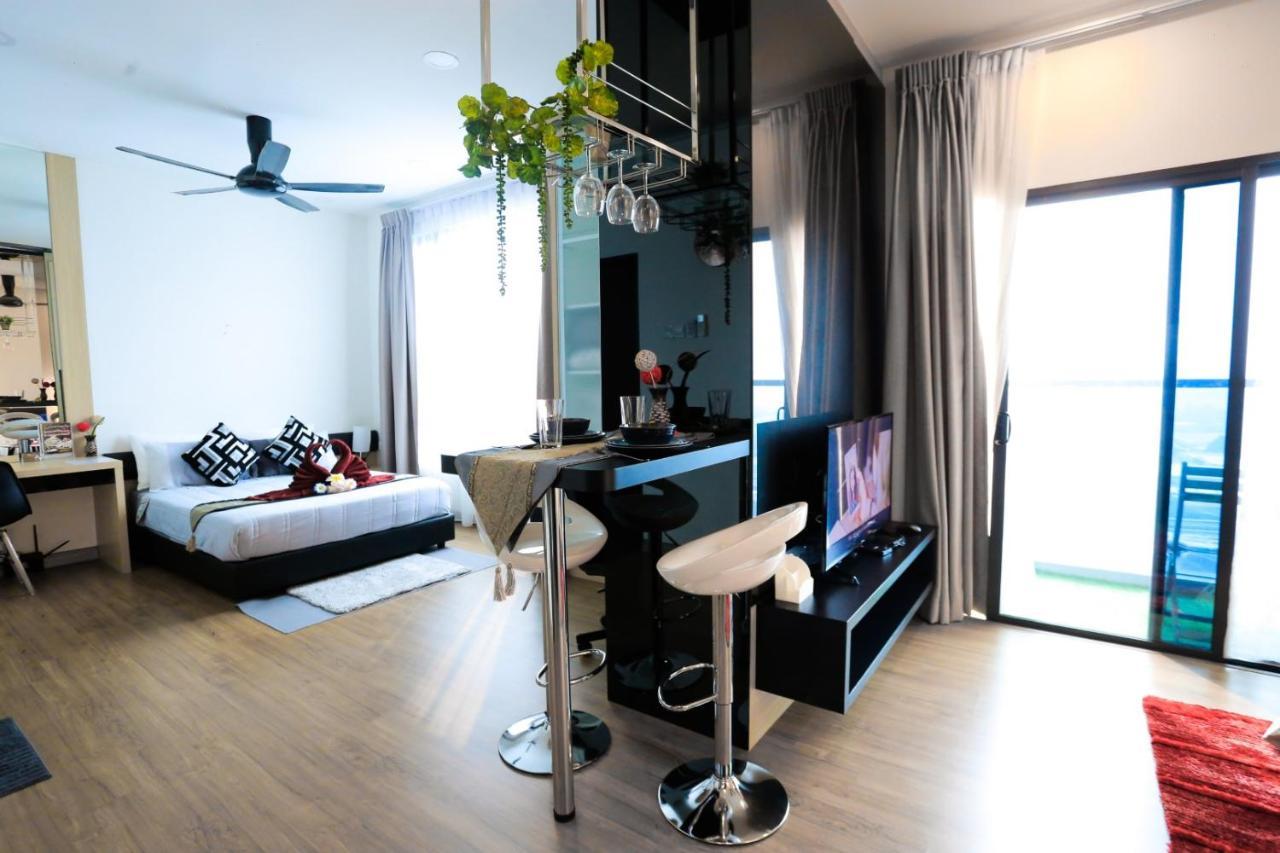 Mlh Deluxe Studio Suites @ Landmark Residence Черас Екстериор снимка
