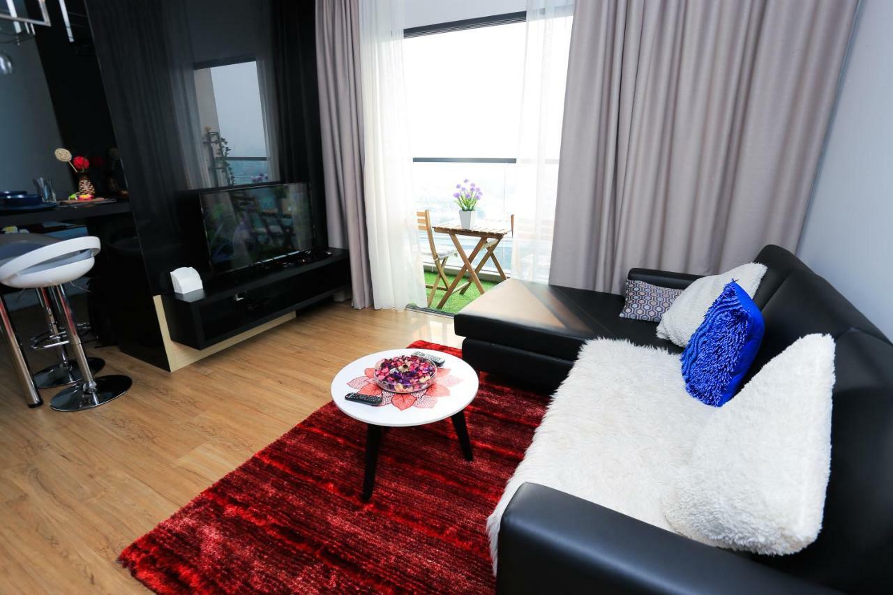 Mlh Deluxe Studio Suites @ Landmark Residence Черас Екстериор снимка